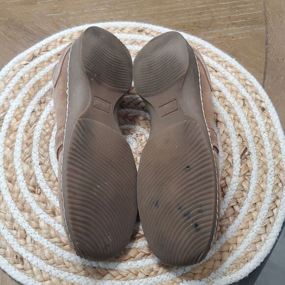 Yellow Box Apricot Leather Womans Loafers, Size 6.5 - Picture 8 of 8